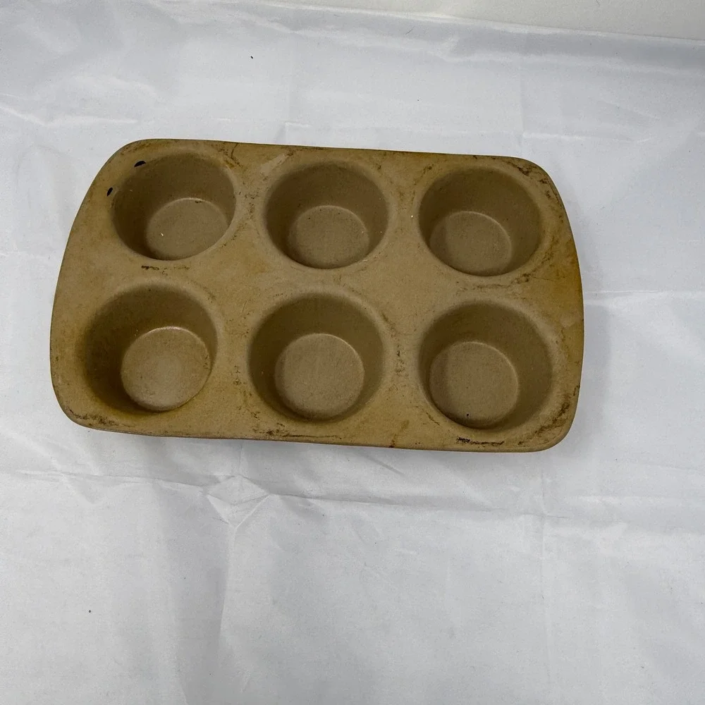 Pampered Chef Family Heritage Stoneware 6 Cup Muffin Pan 011205 USA Tan